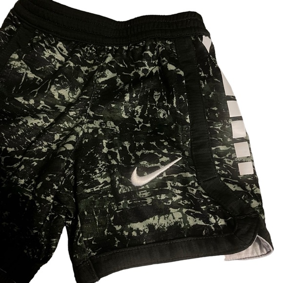 NIKE Dry Fit Elastic Waist Shorts - Picture 2 of 5